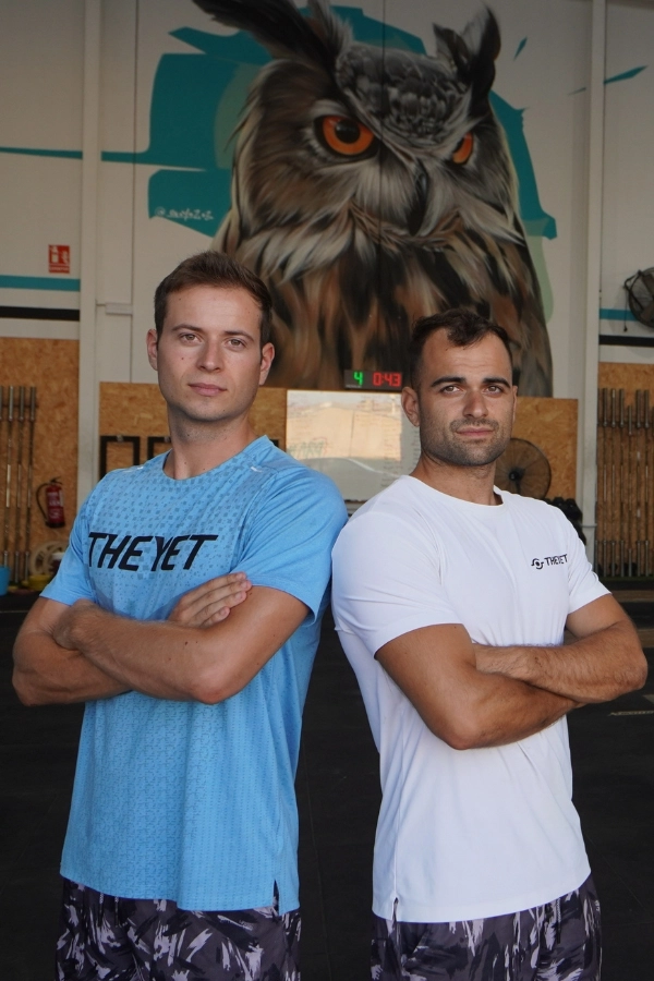 Equipo THEYET en un box de entrenamiento