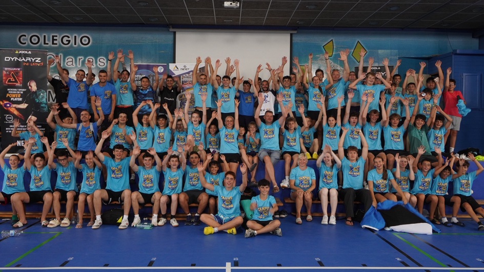 Participantes de Table Tennis Culture en un campamento internacional.